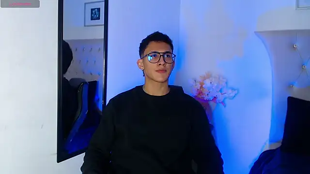 Snapshot of SalvadorFit chatting on 3, 11, 2025 SalvadorFit online show from 3, 11, 2025