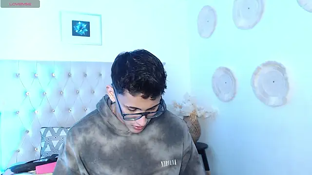 Snapshot of SalvadorFit chatting on 6, 11, 2025 SalvadorFit online show from 6, 11, 2025