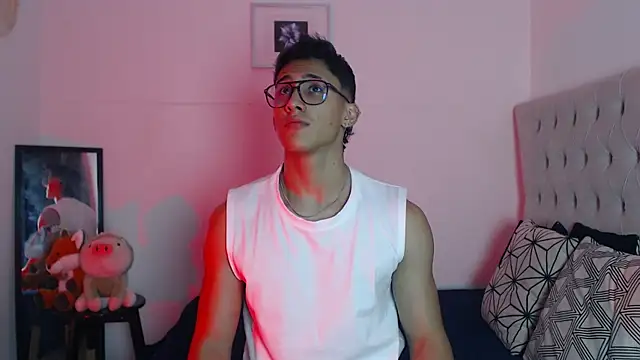 Snapshot of SalvadorFit chatting on 12, 11, 2025 SalvadorFit online show from 12, 11, 2025