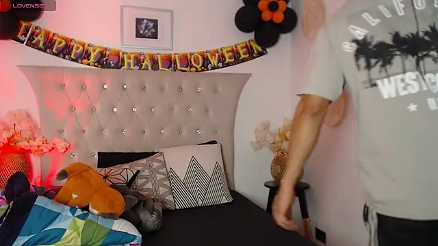 Snapshot of SalvadorFit chatting on 29, 10, 2025 SalvadorFit online show from 29, 10, 2025