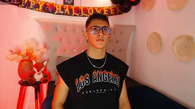 Snapshot of SalvadorFit chatting on 7, 10, 2025 SalvadorFit online show from 7, 10, 2025