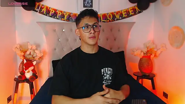 Snapshot of SalvadorFit chatting on 21, 10, 2025 SalvadorFit online show from 21, 10, 2025