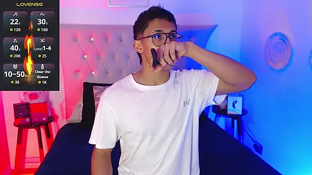 Snapshot of SalvadorFit chatting on 16, 11, 2025 SalvadorFit online show from 16, 11, 2025