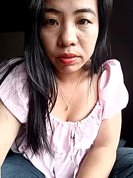 Snapshot of tulipsexy chatting on 23, 10, 2025 tulipsexy online show from 23, 10, 2025