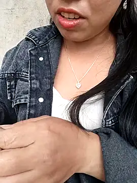 Snapshot of tulipsexy chatting on 22, 10, 2025 tulipsexy online show from 22, 10, 2025