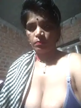 Snapshot of Hott_cutgirl chatting on 7, 10, 2025 Hott cutgirl online show from 7, 10, 2025