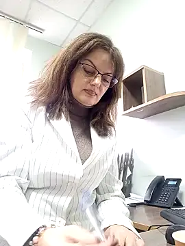 Snapshot of ValeriaLove43211 chatting on 12, 11, 2025 ValeriaLove43211 online show from 12, 11, 2025