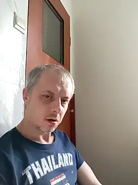 szajbusek41 online show from 4, 3, 2026