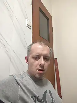 szajbusek41 online show from 15, 1, 2026