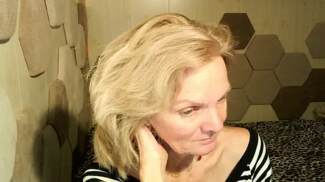 Snapshot of Zoe_Steell chatting on 17, 10, 2025 Zoe Steell online show from 17, 10, 2025