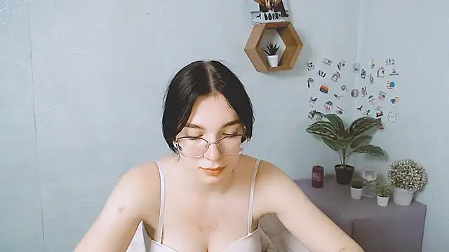 Snapshot of MiraBabe_ chatting on 8, 10, 2025 MiraBabe online show from 8, 10, 2025