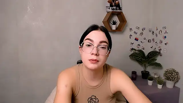 Snapshot of MiraBabe_ chatting on 13, 10, 2025 MiraBabe online show from 13, 10, 2025