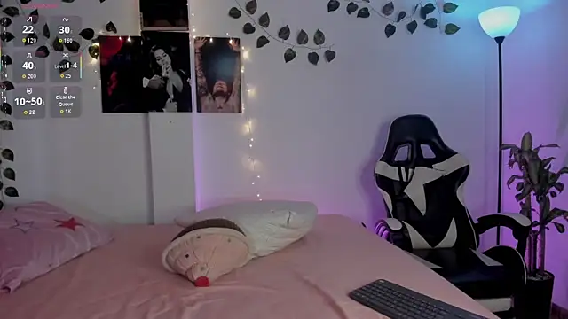 Snapshot of SophiieParkeer chatting on 8, 11, 2025 SophiieParkeer online show from 8, 11, 2025