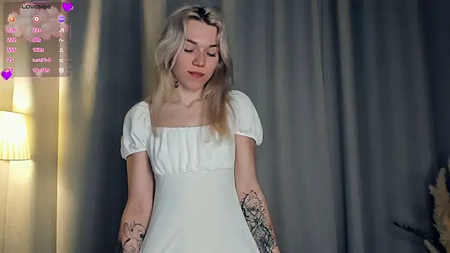 Snapshot of DianeHonnette chatting on 1, 11, 2025 DianeHonnette online show from 1, 11, 2025