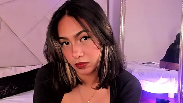 Snapshot of RouseWhitte chatting on 6, 5, 2026 RouseWhitte online show from 6, 5, 2026