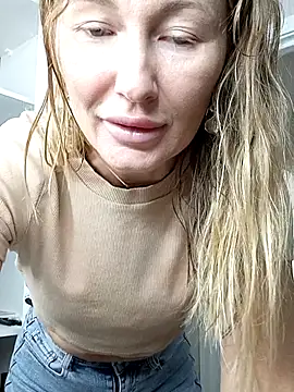 Risky-SquirtingGirl online show from 21, 9, 2025