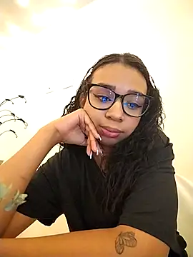 Suzanelee1 online show from 4, 10, 2025