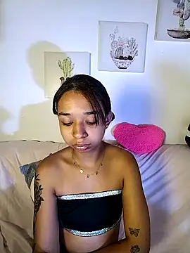 Suzanelee1 online show from 6, 10, 2025