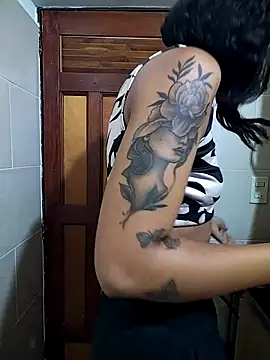 Suzanelee1 online show from 24, 10, 2025