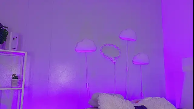 Snapshot of KeendraFox_ chatting on 12, 7, 2026 KeendraFox online show from 12, 7, 2026
