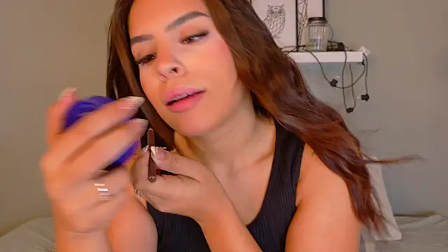 KeendraFox  online show from 9, 11, 2025