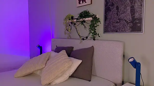 KeendraFox  online show from 9, 4, 2026