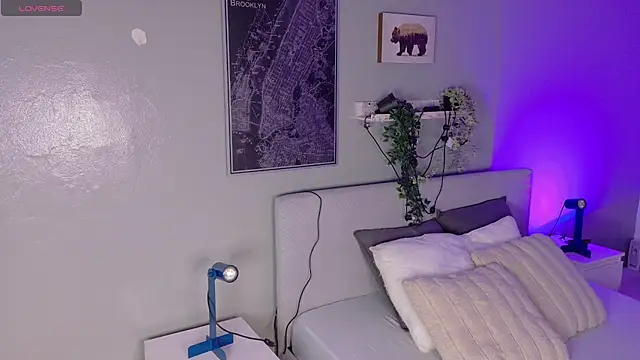 KeendraFox  online show from 2, 4, 2026