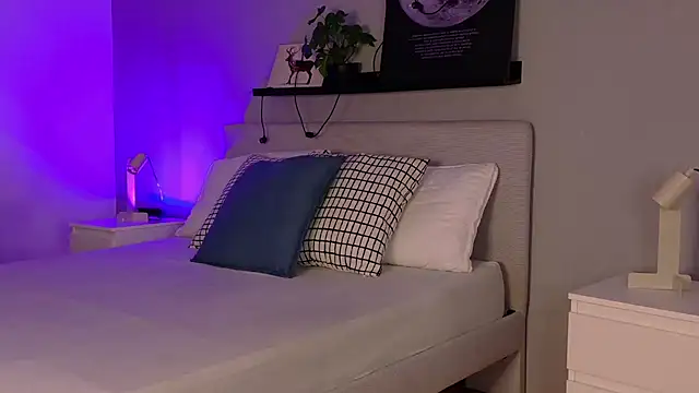 KeendraFox  online show from 9, 3, 2026