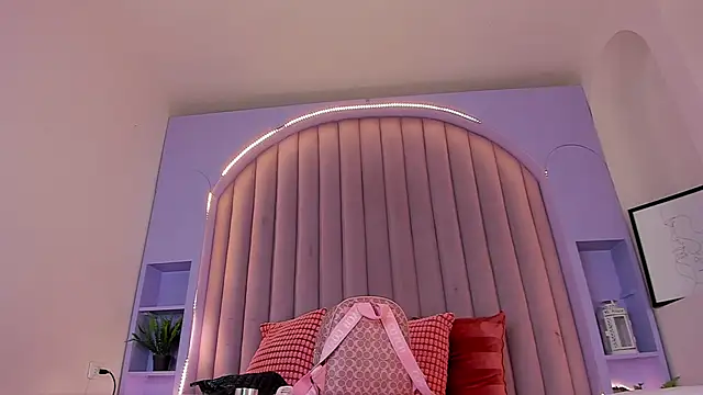 Snapshot of KeendraFox_ chatting on 4, 10, 2025 KeendraFox online show from 4, 10, 2025