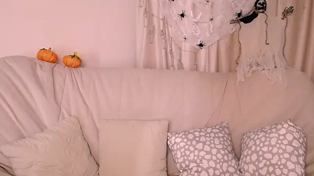 Snapshot of MollyKissy chatting on 18, 10, 2025 MollyKissy online show from 18, 10, 2025