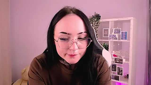 Snapshot of MollyKissy chatting on 17, 10, 2025 MollyKissy online show from 17, 10, 2025