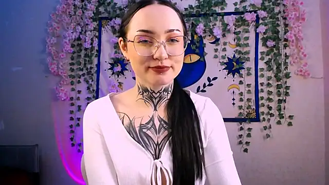MollyKissy online show from 15, 4, 2026