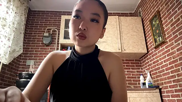 EmmaLeexth online show from 8, 3, 2026