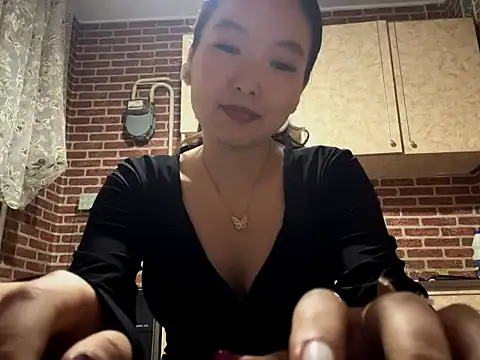 Snapshot of EmmaLeexth chatting on 24, 9, 2025 EmmaLeexth online show from 24, 9, 2025