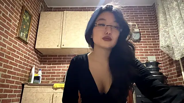 EmmaLeexth online show from 14, 2, 2026