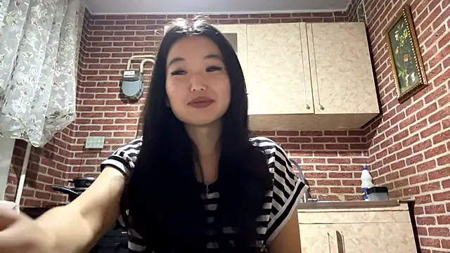 EmmaLeexth online show from 29, 10, 2025