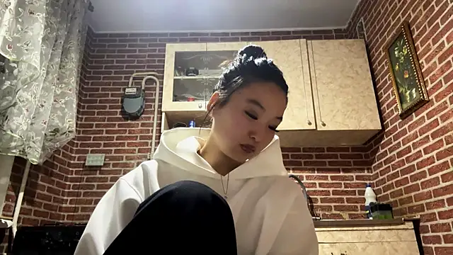 EmmaLeexth online show from 13, 11, 2025