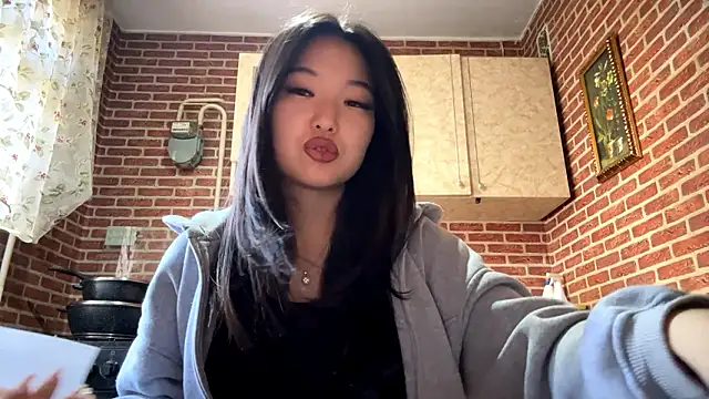 EmmaLeexth online show from 25, 3, 2026