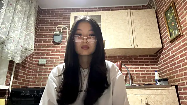 Snapshot of EmmaLeexth chatting on 3, 10, 2025 EmmaLeexth online show from 3, 10, 2025