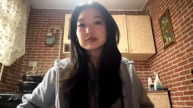 EmmaLeexth online show from 5, 3, 2026