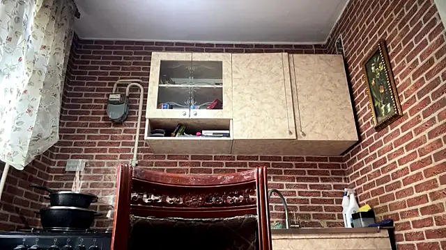 EmmaLeexth online show from 2, 4, 2026