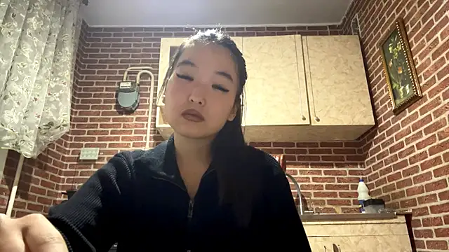 EmmaLeexth online show from 6, 11, 2025