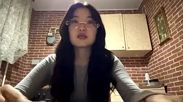 EmmaLeexth online show from 23, 11, 2025