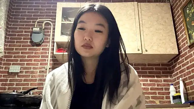 EmmaLeexth online show from 11, 2, 2026