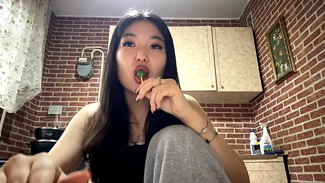 EmmaLeexth online show from 6, 3, 2026