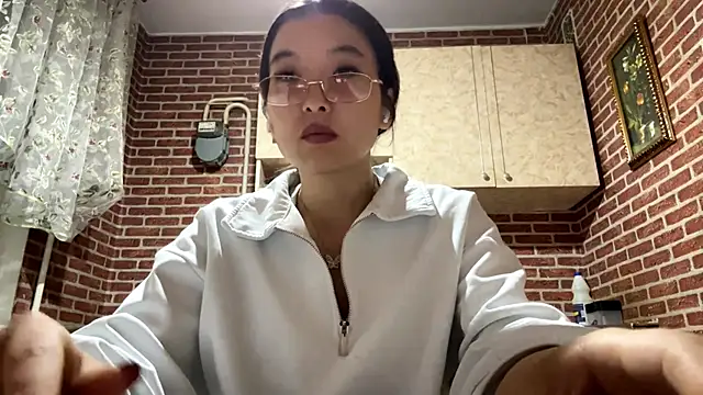Snapshot of EmmaLeexth chatting on 29, 9, 2025 EmmaLeexth online show from 29, 9, 2025