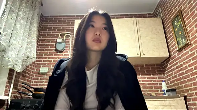Snapshot of EmmaLeexth chatting on 6, 10, 2025 EmmaLeexth online show from 6, 10, 2025