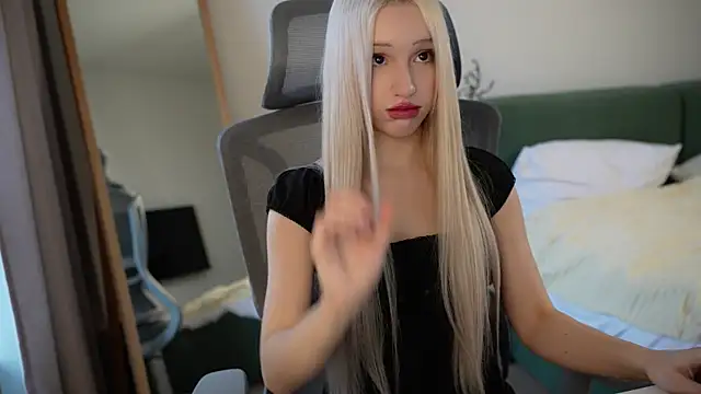 Laura Obsidian online show from 10, 11, 2025