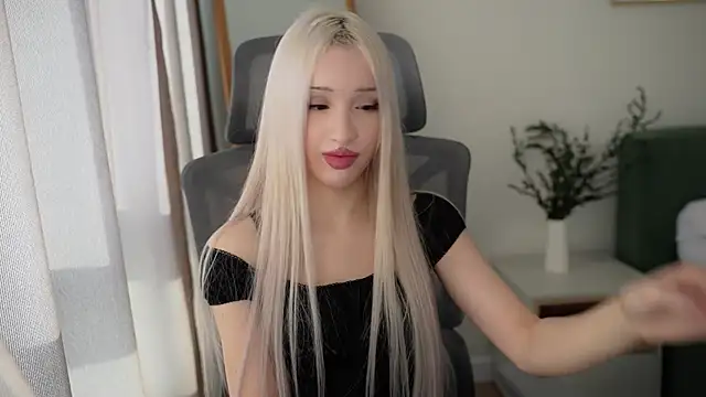 Laura Obsidian online show from 8, 11, 2025