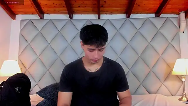 Snapshot of Clement_Reyes chatting on 23, 11, 2025 Clement Reyes online show from 23, 11, 2025